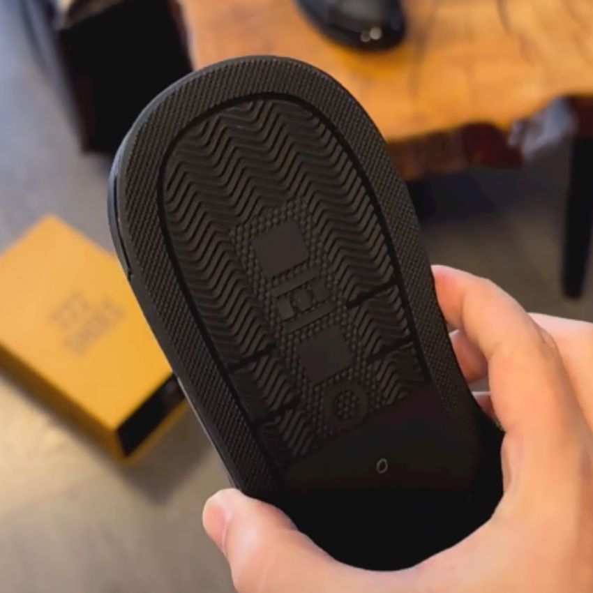 Alexander™ | Sneaker Chic meestele