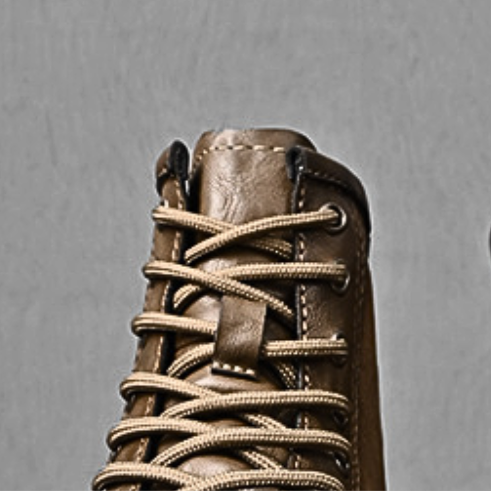 Mustad meeste saapad modernse väliala stiiliga